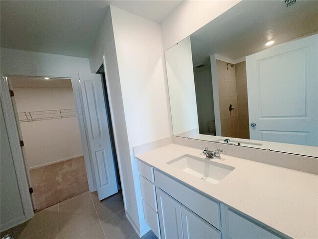 Building Photo - 2362 McKinley Dr