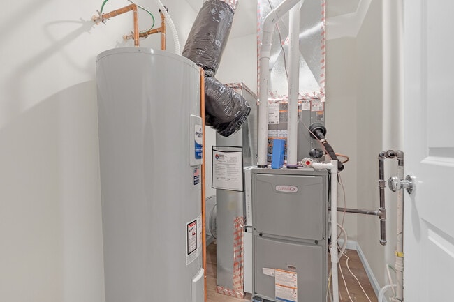 Building Photo - 5917 Hawkweed Dr