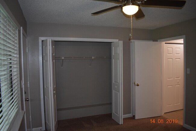 Building Photo - 1802 Falconcrest St