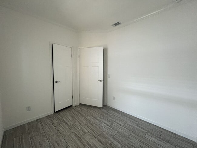Building Photo - 557 Bimini Cay Cir