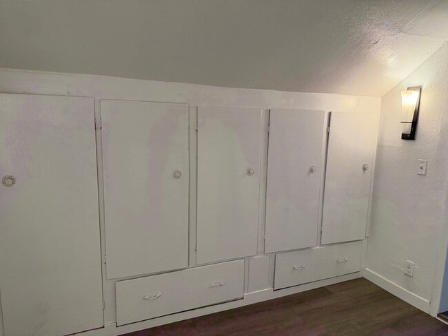 Building Photo - Updated 4 bedroom, 1 bath home in Eugene!