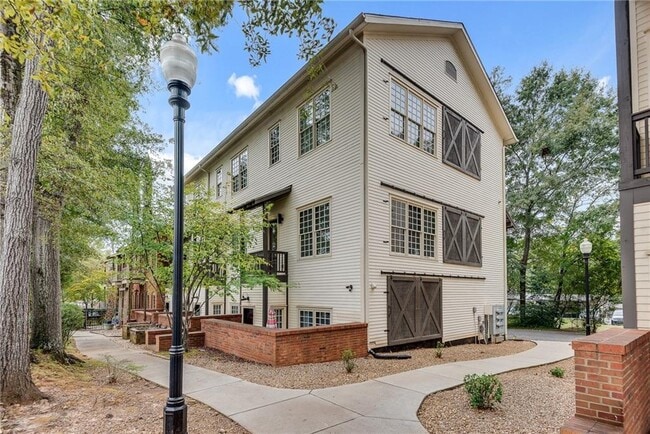 Building Photo - 3371 Dogwood Dr