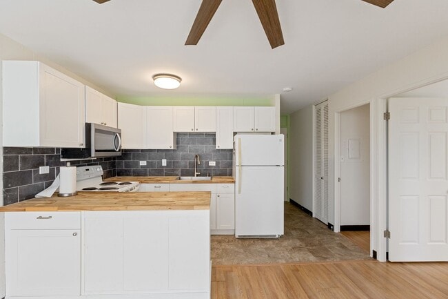 Building Photo - Upgraded 2-Bed Condo Steps from Ala Moana ...