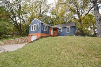 Building Photo - Fantastic Uptown home with amazing details throughout!