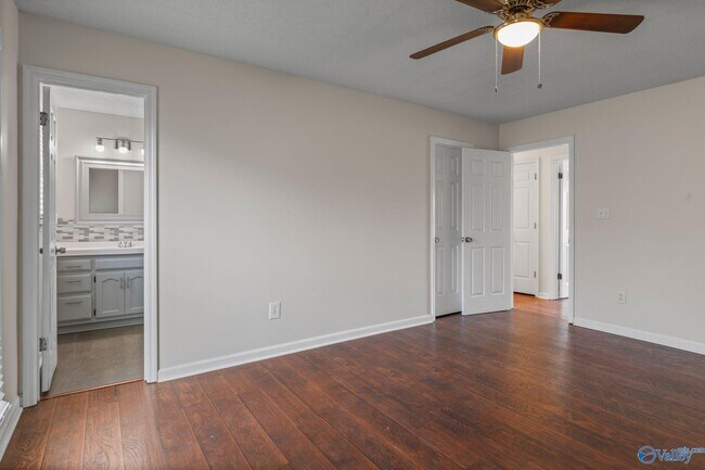 Building Photo - 1011 Sandy Springs Rd NW