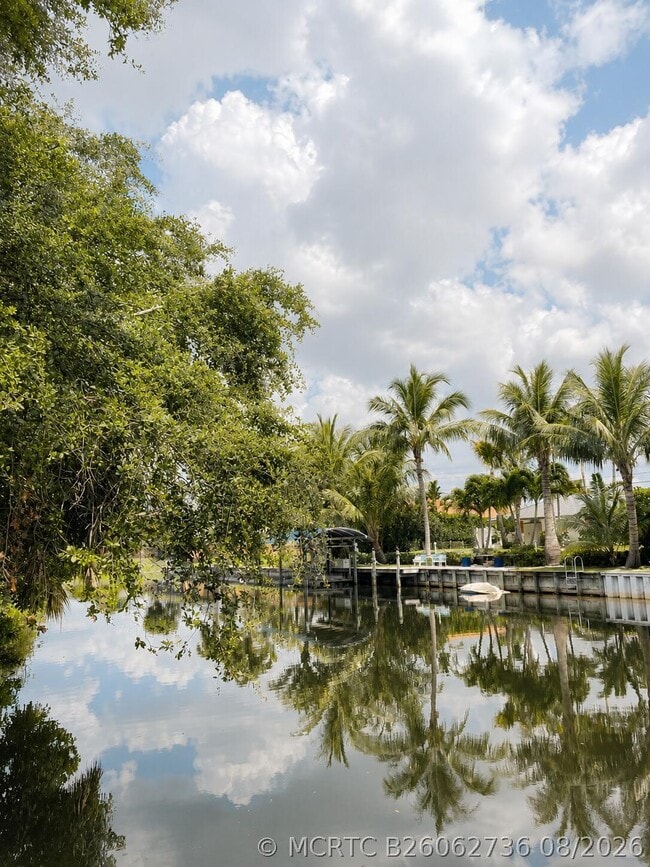 Building Photo - 2457 Waterside Dr