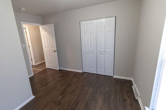 Building Photo - 1011 W Ash St