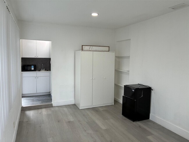 Building Photo - 7309 NW 62nd St