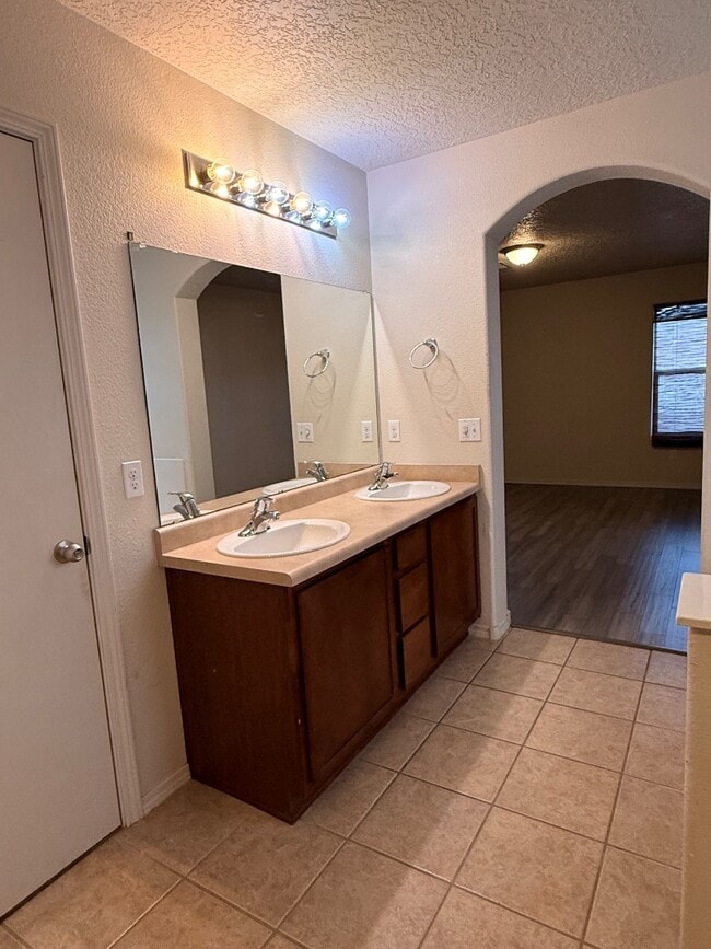 Building Photo - 2103 N Ensenada Cir SE