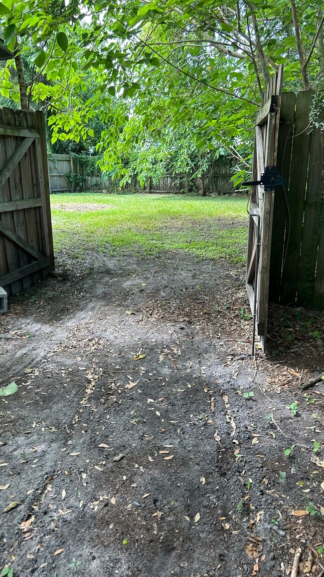 Building Photo - 742 E Church Ave