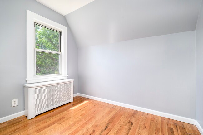 Building Photo - 25 Puritan Ln