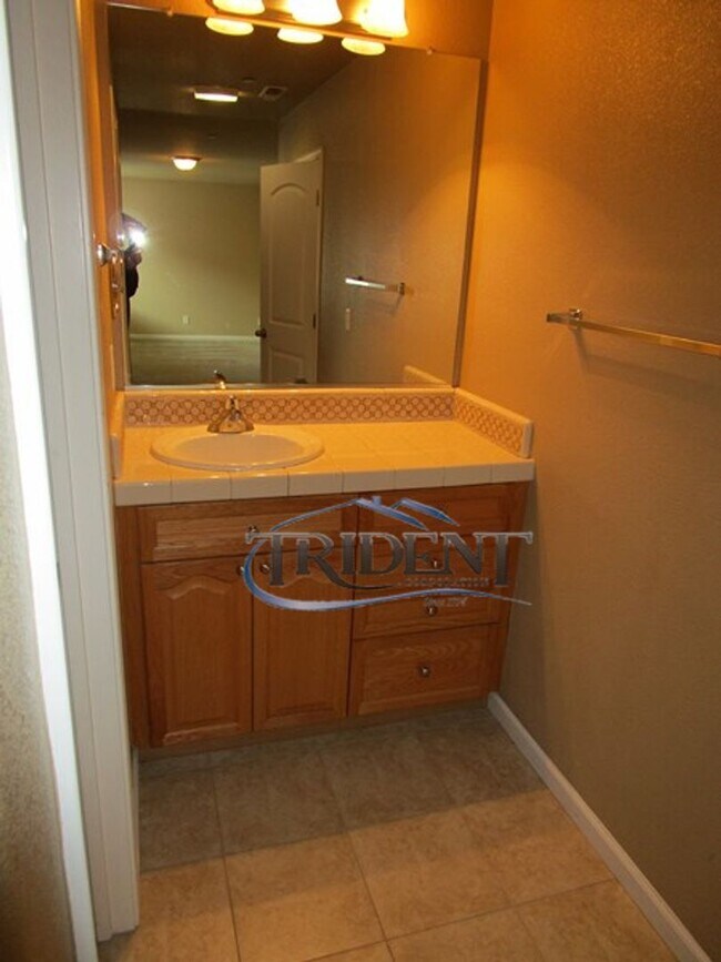 Building Photo - 406 Hetherington Cir
