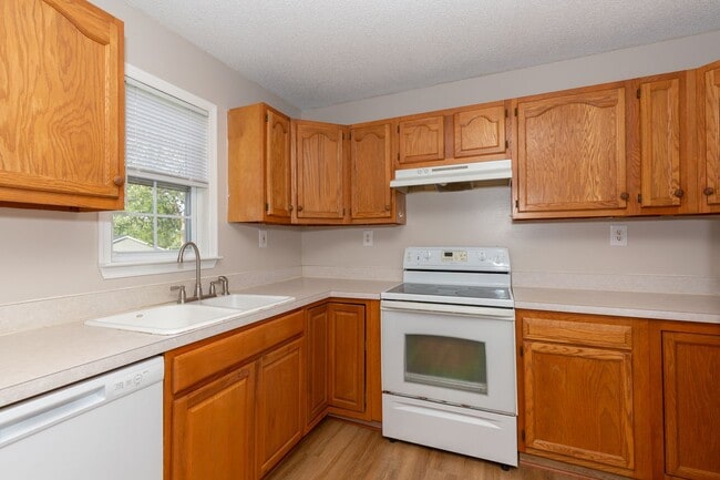 Building Photo - 3 bed/2 bath Single Family Home in Martins...