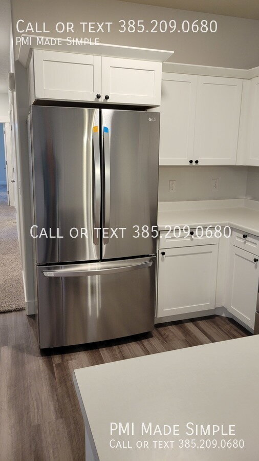 Building Photo - Gorgeous Top Floor Condo! Great Views!