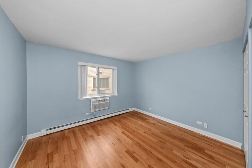 Building Photo - 663 W Grace St