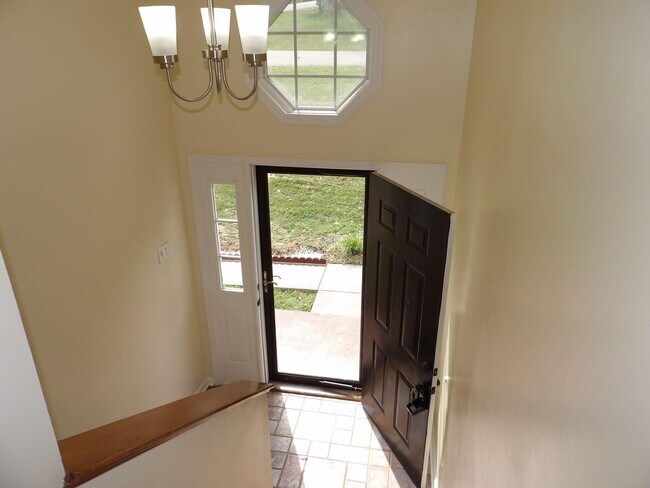 Building Photo - 102 Cedar Dr