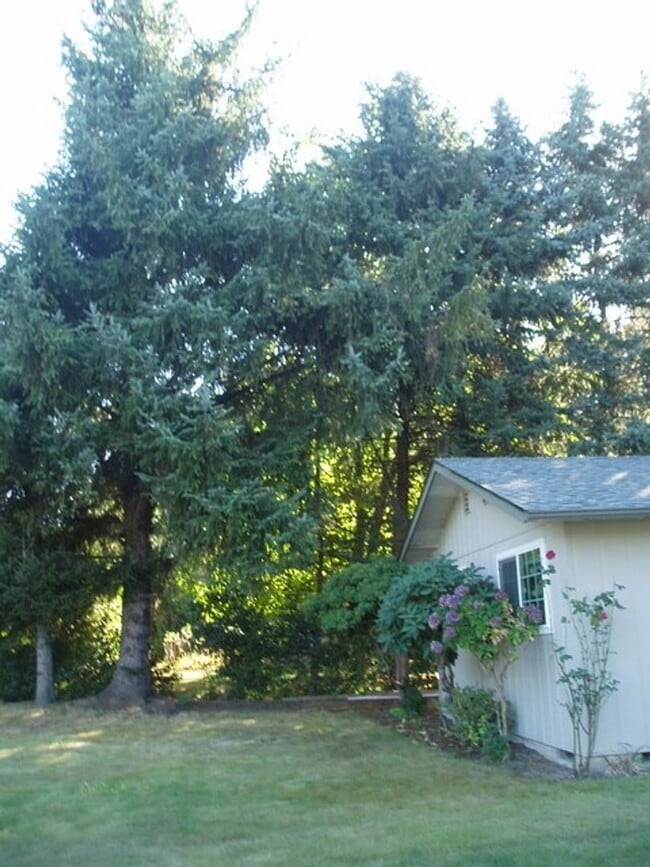 Building Photo - Spacious SW Portland Ranch Style Home!