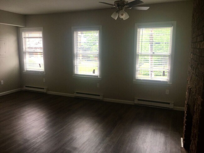 Building Photo - *** Beautiful & Updated Apartment in Mt. Washington * 1 Block to Grandview Ave * Pet Friendly * A...