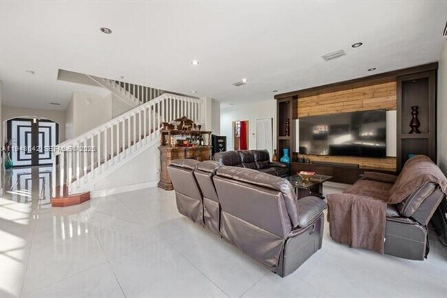 Building Photo - 1360 SW 142nd Ave