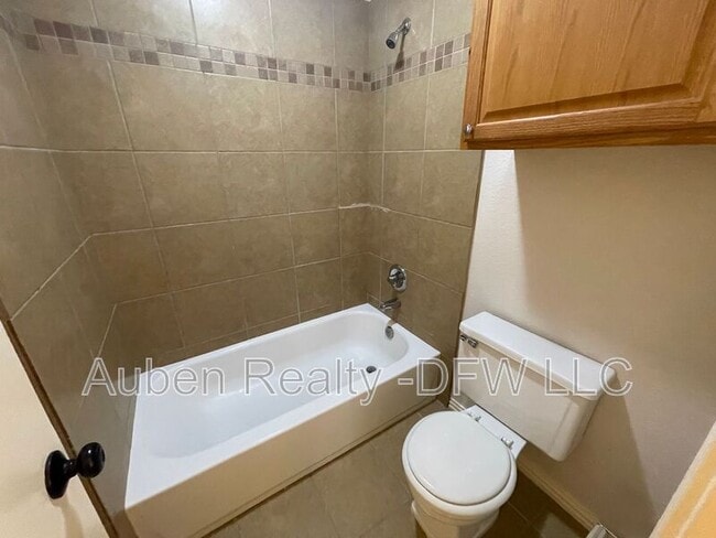 Building Photo - 5516 Lewis Ct