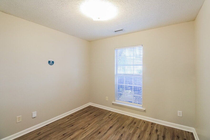 Building Photo - 720 Dellwood Dr