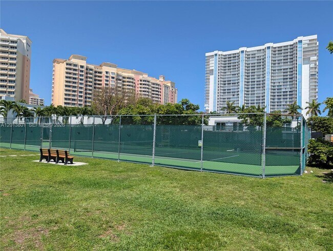 Building Photo - 210 Seaview Dr