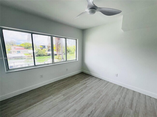 Building Photo - 2033 Calais Dr