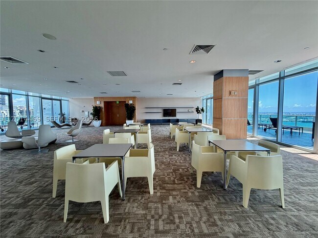 Building Photo - 1331 Brickell Bay Dr