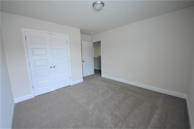 Building Photo - 68 Hellen Vly Dr