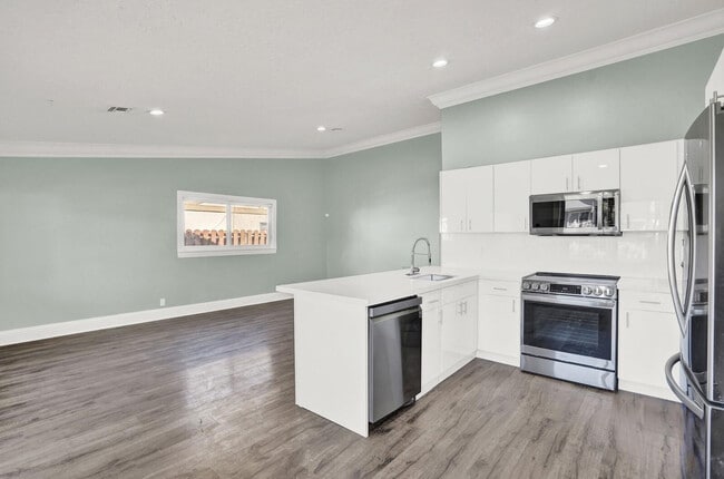 Building Photo - 10548 Boca Entrada Blvd