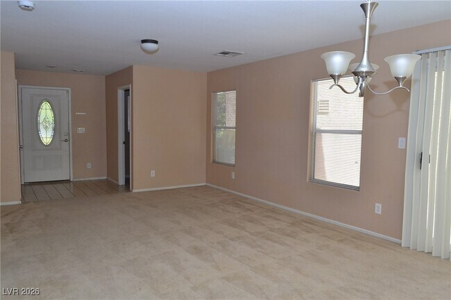 Building Photo - 520 Taunton St