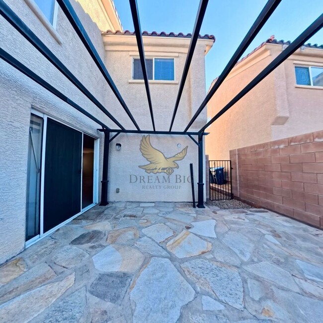 Building Photo - 548 Haunts Walk Ave