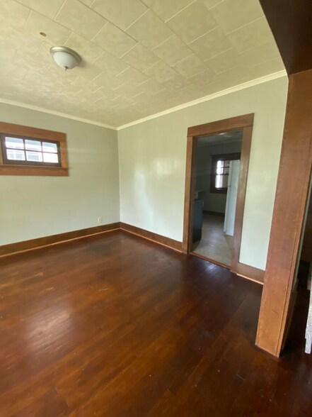 Building Photo - 127 Iroquois Ave