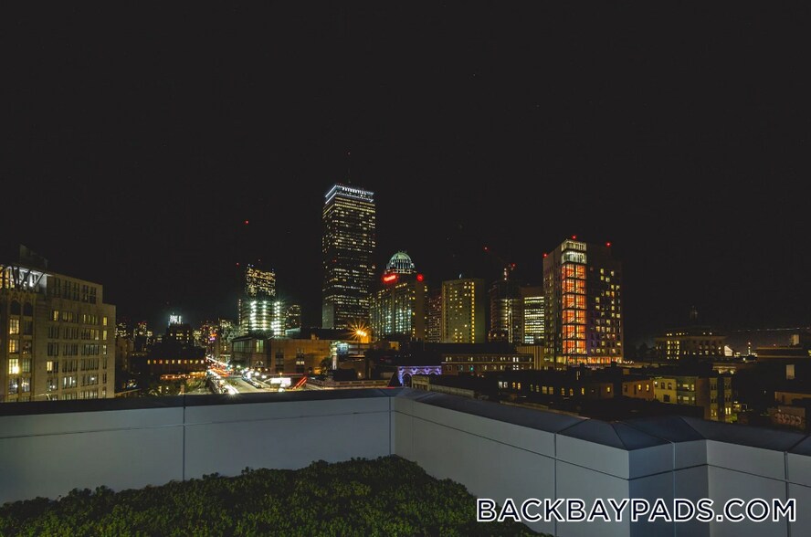 Building Photo - 1085 Boylston St