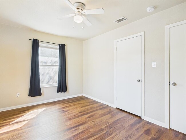 Building Photo - 1411 Kamar Dr