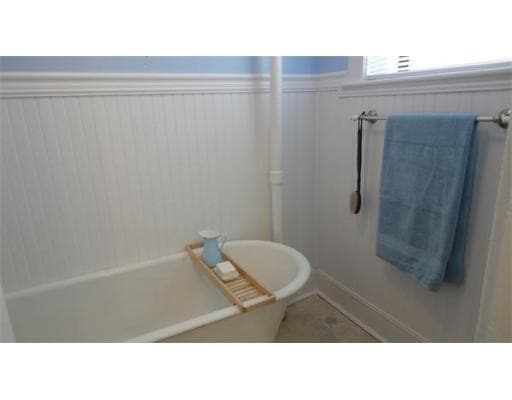 Building Photo - 65 Burbank St