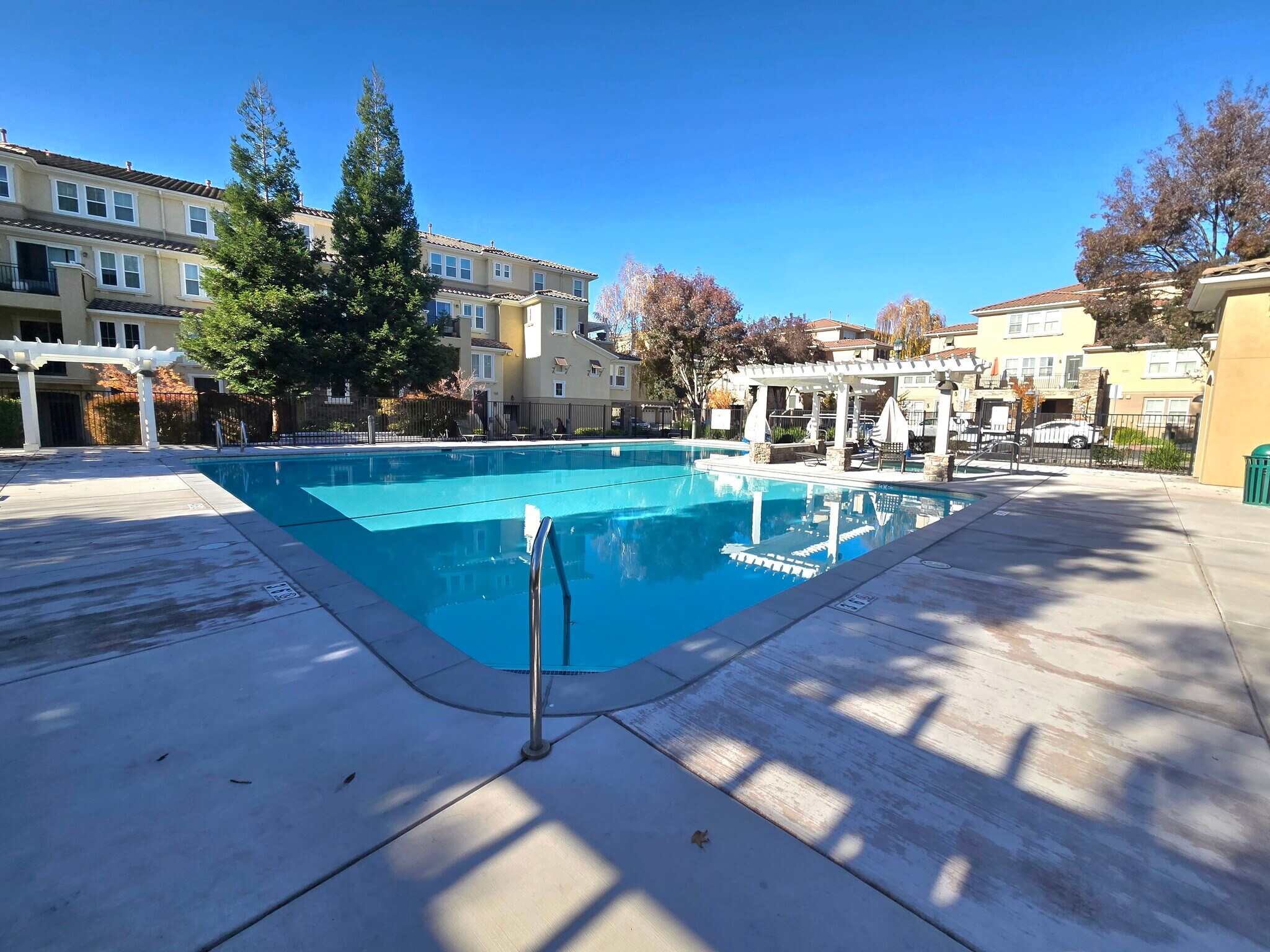 Building Photo - 4353 Fitzwilliam St