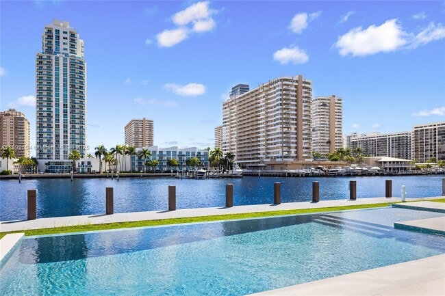 Building Photo - 503 Palm Dr