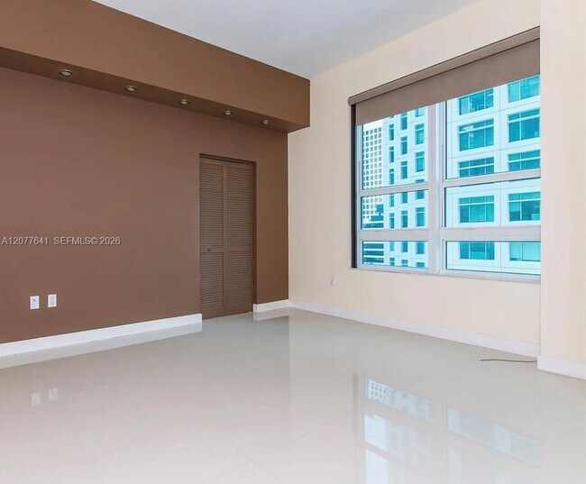 Building Photo - 950 Brickell Bay Dr