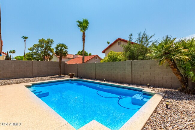 Building Photo - 11305 E Sunnyside Dr