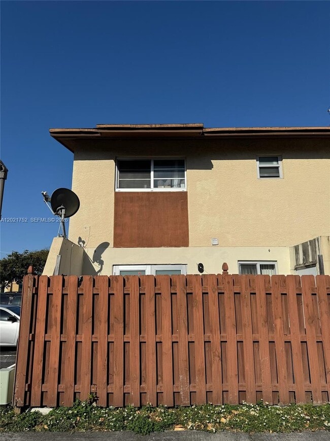 Building Photo - 11 SW 109th Ave