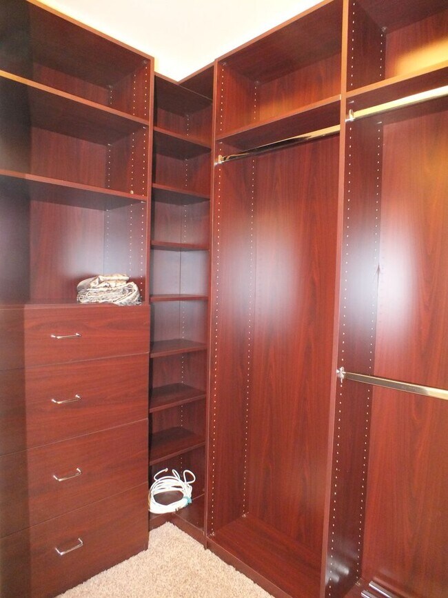 Building Photo - 559 Heiler Way