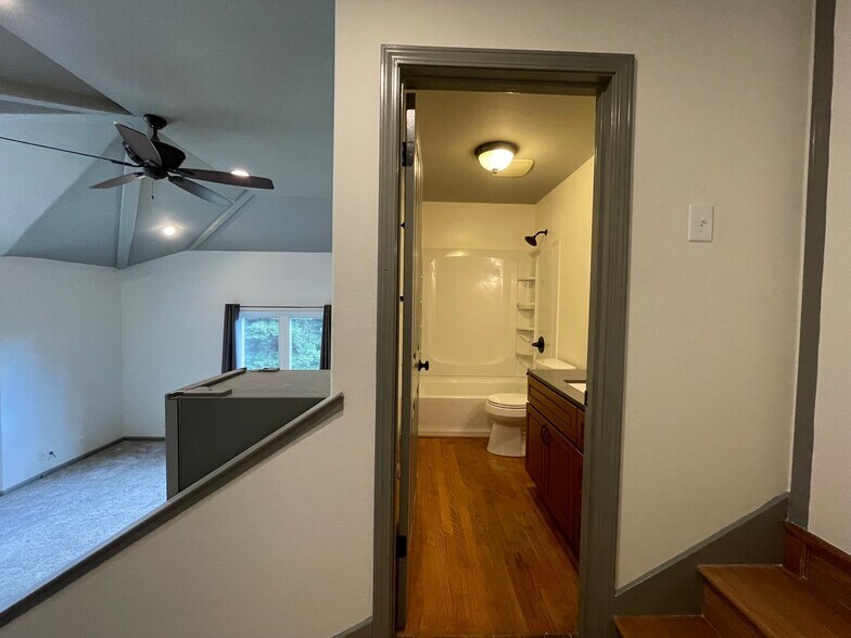 Building Photo - 7181 Thorndale Dr