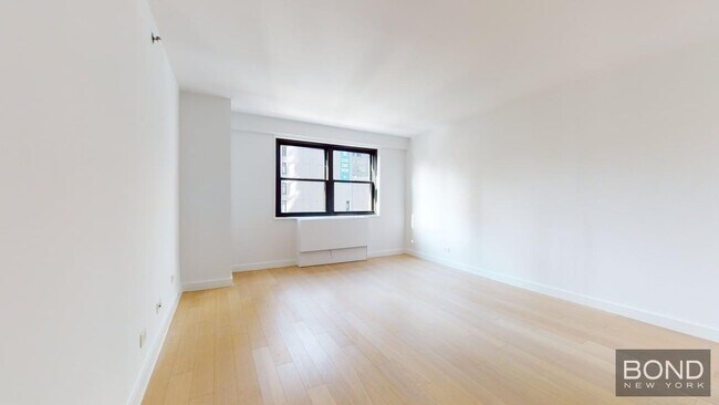 Primary Photo - 222 E 39th St