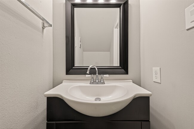 Building Photo - 6631 Wanda Ln