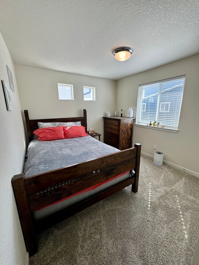 Building Photo - Like New 3 bedroom home in Banning Lewis