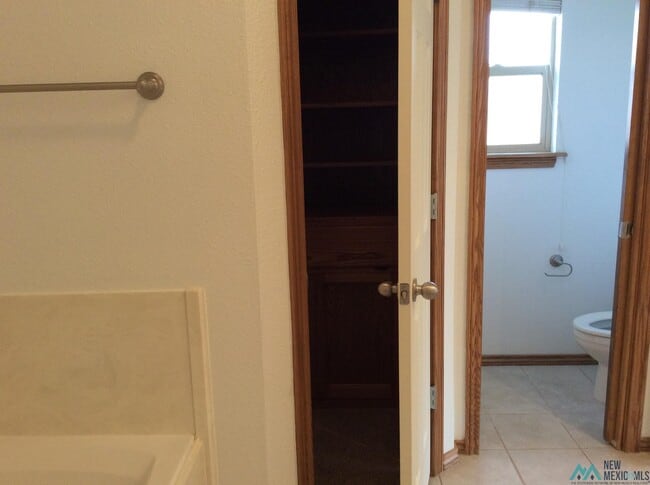 Building Photo - 1705 Tiffani Ln