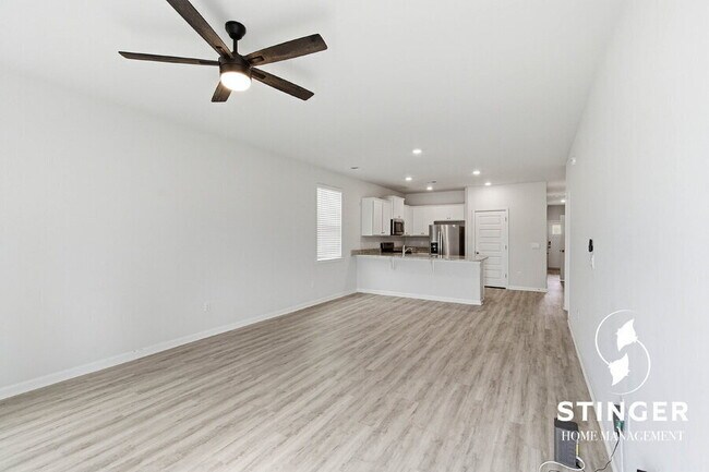 Building Photo - 548 Hideaway St