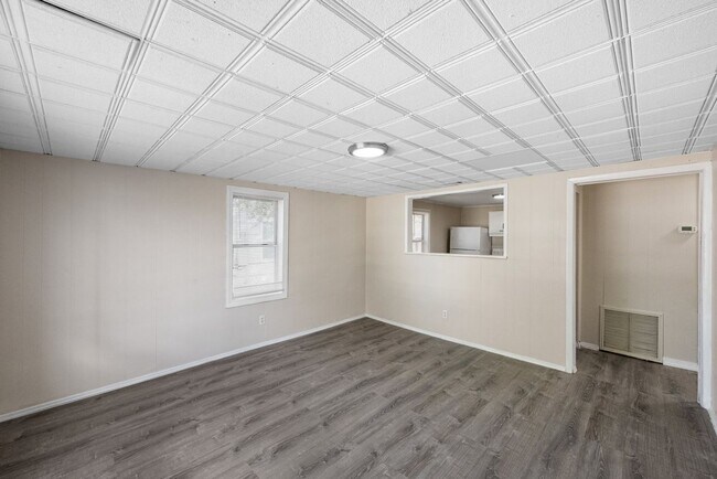 Building Photo - Cute St Pete Bungalow 3/1