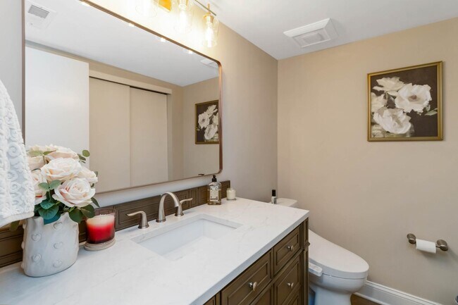 Building Photo - 1960 Variations Dr NE